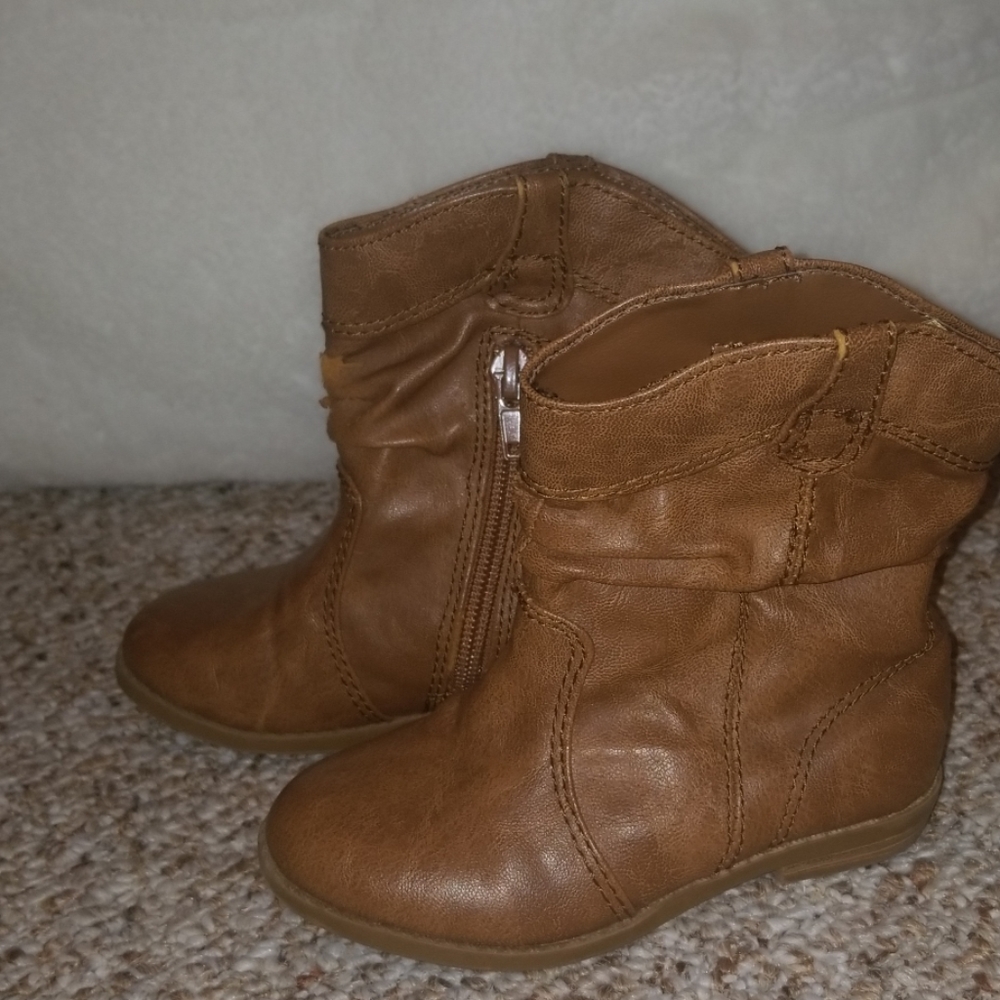 Brown toddler boots